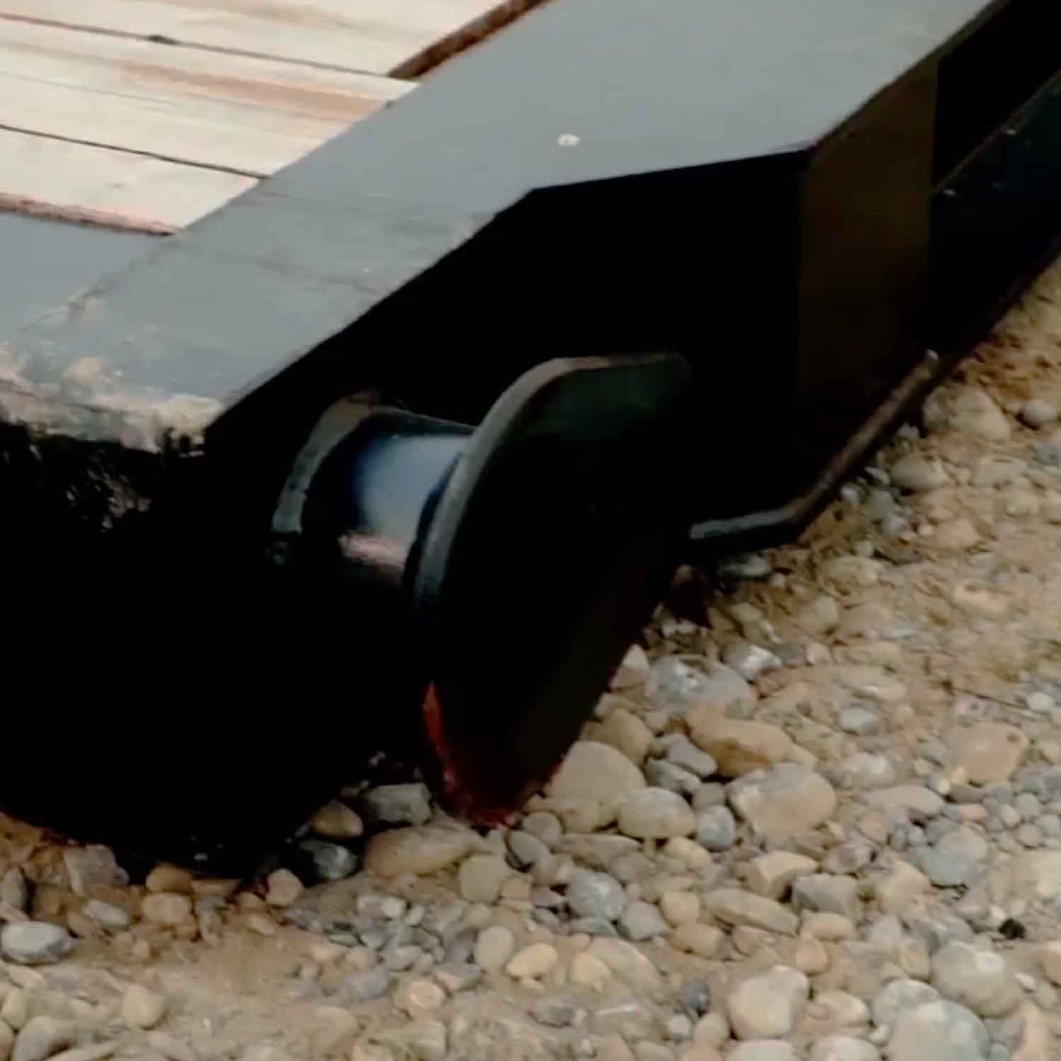 Two-layer hybrid access mat with fingers